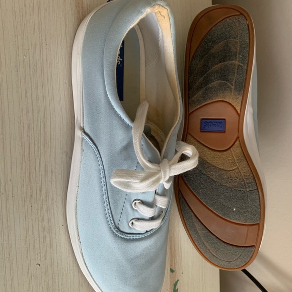 Sneakers - Picture 5 of 5